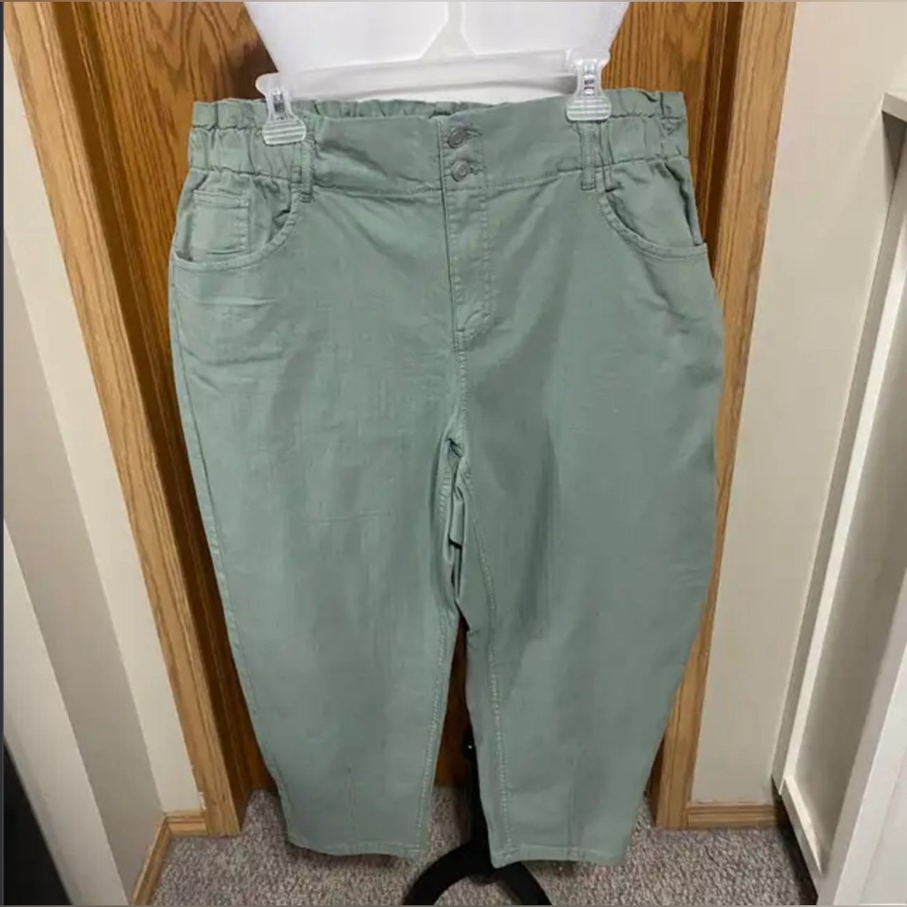 Women’s sage green paperbag waist pants